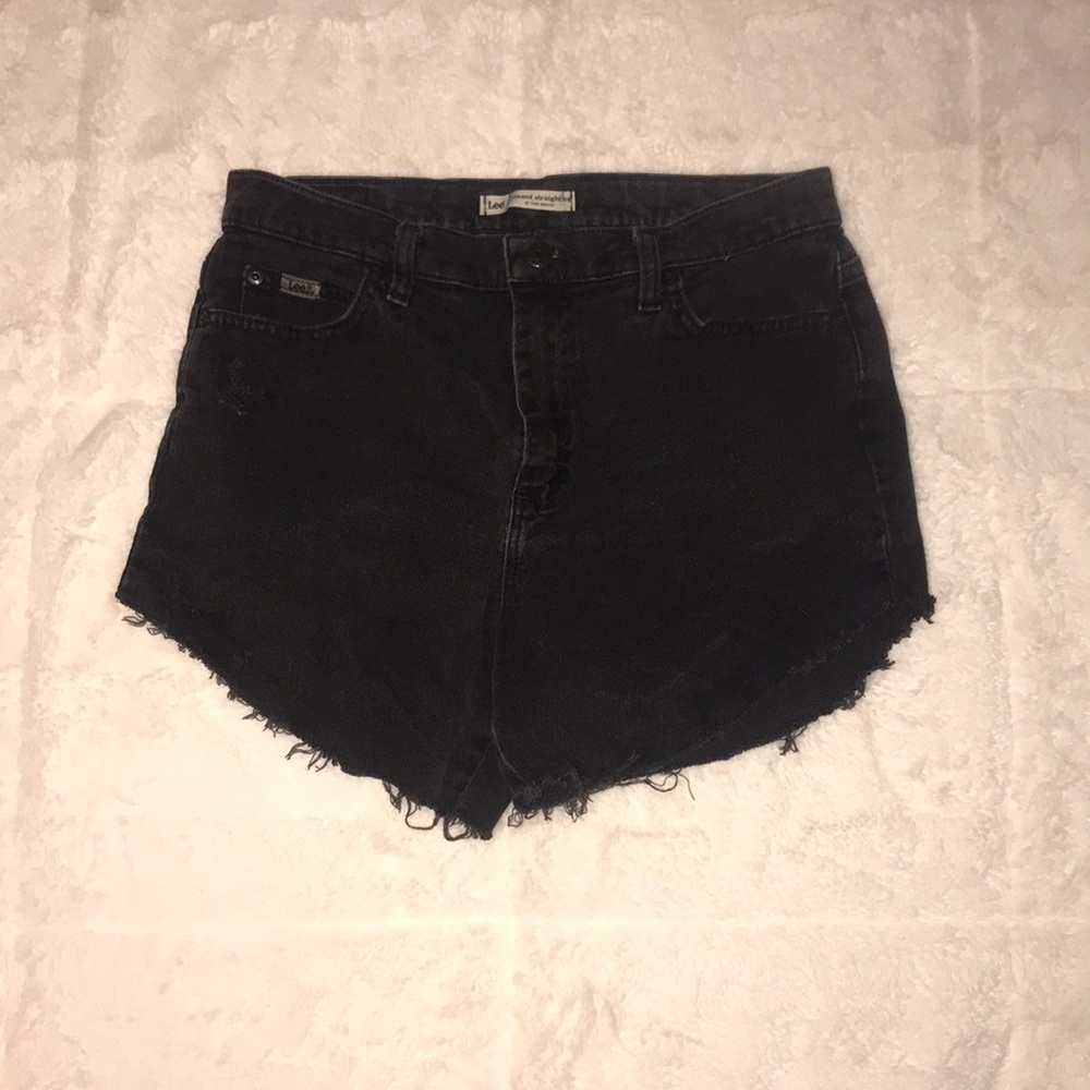 Lee, at the waist, frayed shorts.